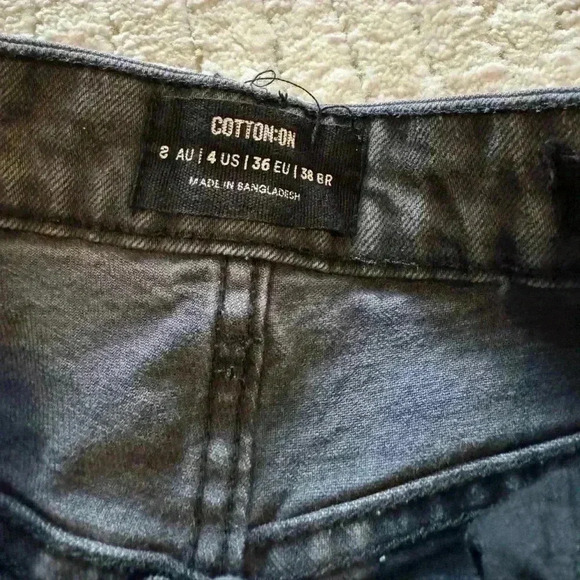 Cotton on size 4 woman’s black denim shorts - Picture 3 of 7